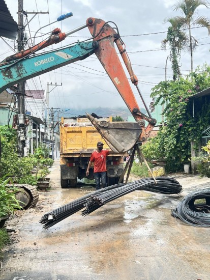 Mở móng gặp ngay trời mưa, không biết nên buồn hay vui!